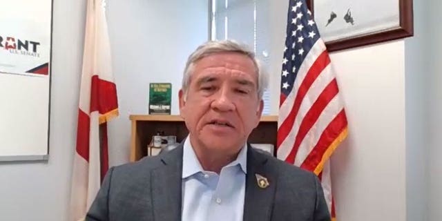 Republican Alabama Senate candidate and former "Black Hawk Down" pilot Mike Durant speaks with Fox News' Brandon Gillespie ahead of the Alabama primary elections.