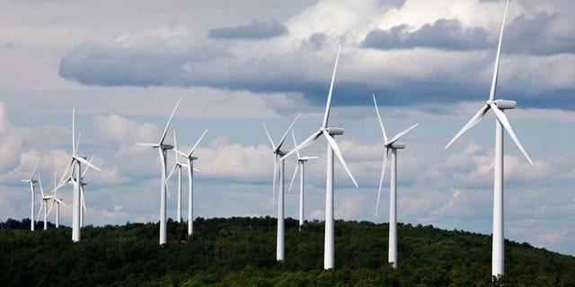 Maine regulators have given approval to a new wind power project.