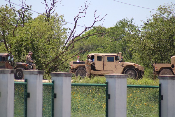 Texas National Guard soldiers and DPS troopers deploy to site of mass Venezuelan migrant border crossings. (Randy Clark/Breitbart Texas)
