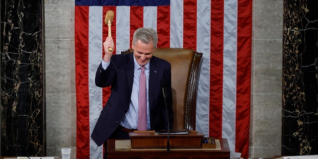 Speaker of the House Kevin McCarthy (R-CA) hits the gavel after being elected Speaker in the House Chamber at the U.S. Capitol Building on January 07, 2023 in Washington, D.C. 