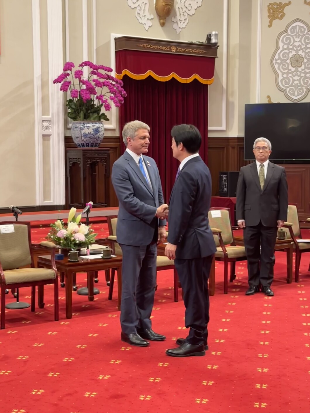 McCaul Shakes Hands with Taiwan VP