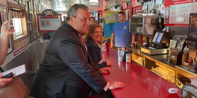 Chris Christie visits the Red Arrow Diner in Manchester, New Hampshire