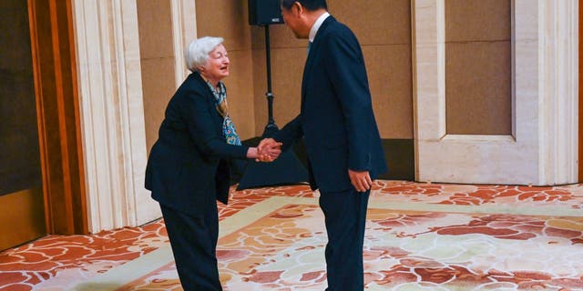 Janet Yellen bowing to Chinese official