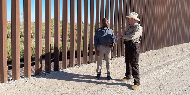 Sen. Tim Scott, R-S.C., visits the border wall