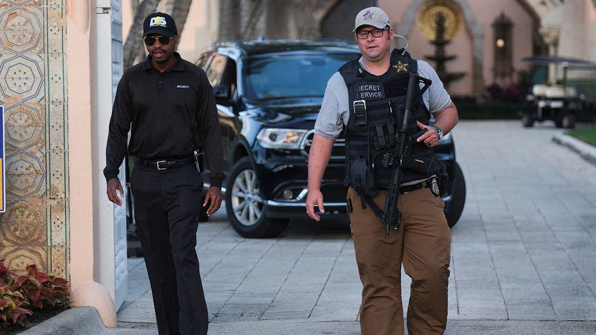 A Secret Service agent and a security guard officer guard the Mar-a-Lago home of former U.S. President Donald Trump