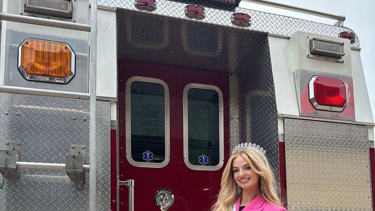 Miss Pittsburgh in pink jacket