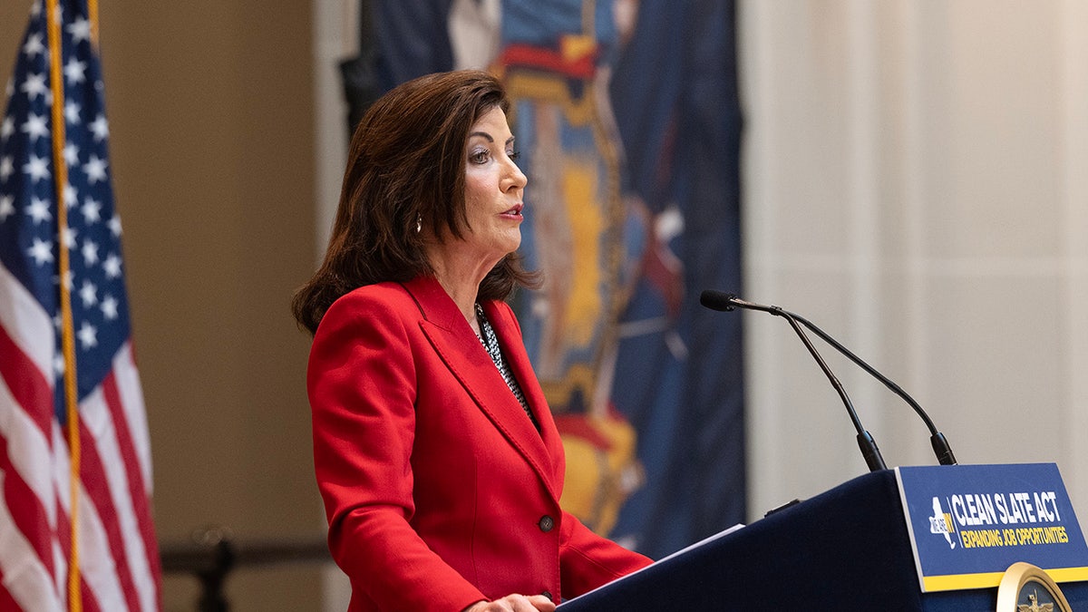 Hochul speaks to Brooklyn museum