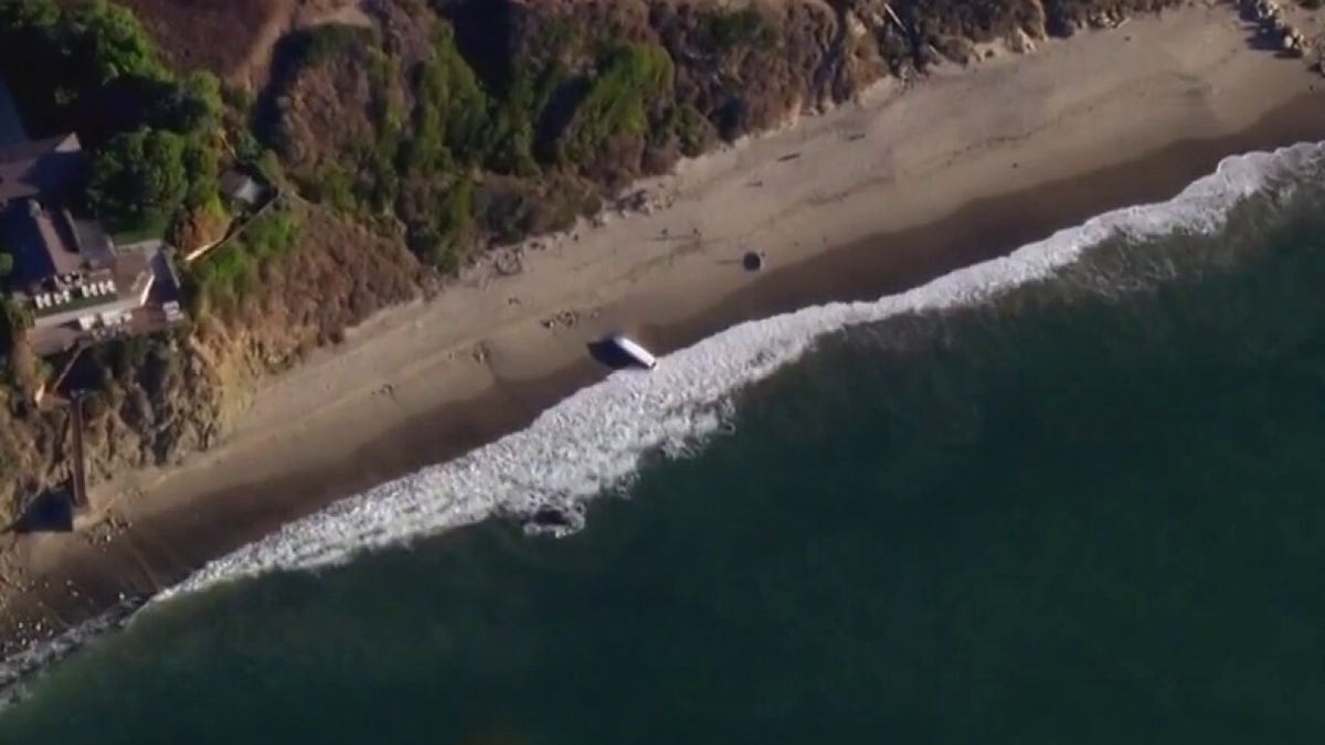 PANGA BOAT WASHES ASHORE MALIBU