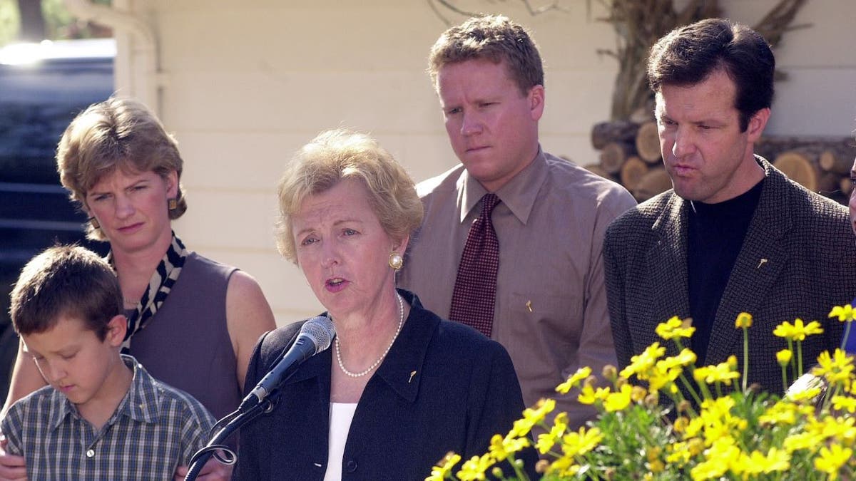 Jean Carnahan speaking at presser