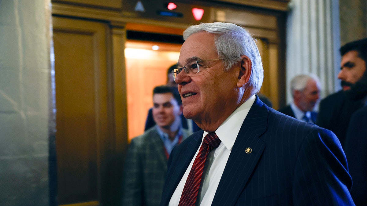 Menendez arrives to Senate chambers