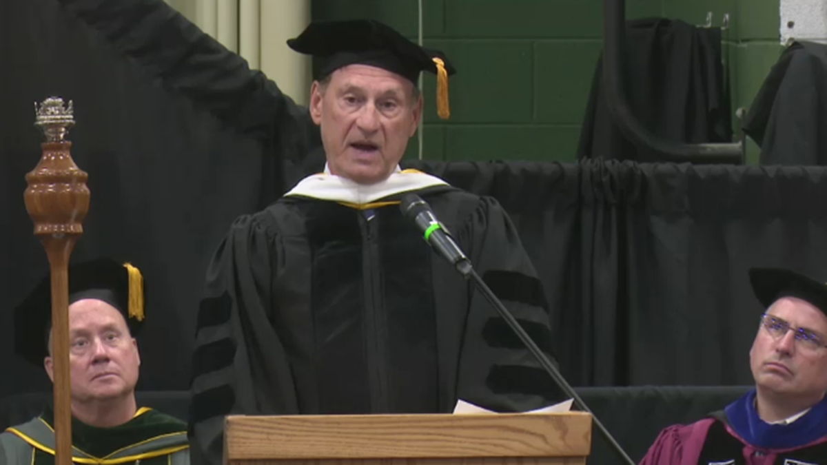 Justice Alito deliver commencement speech