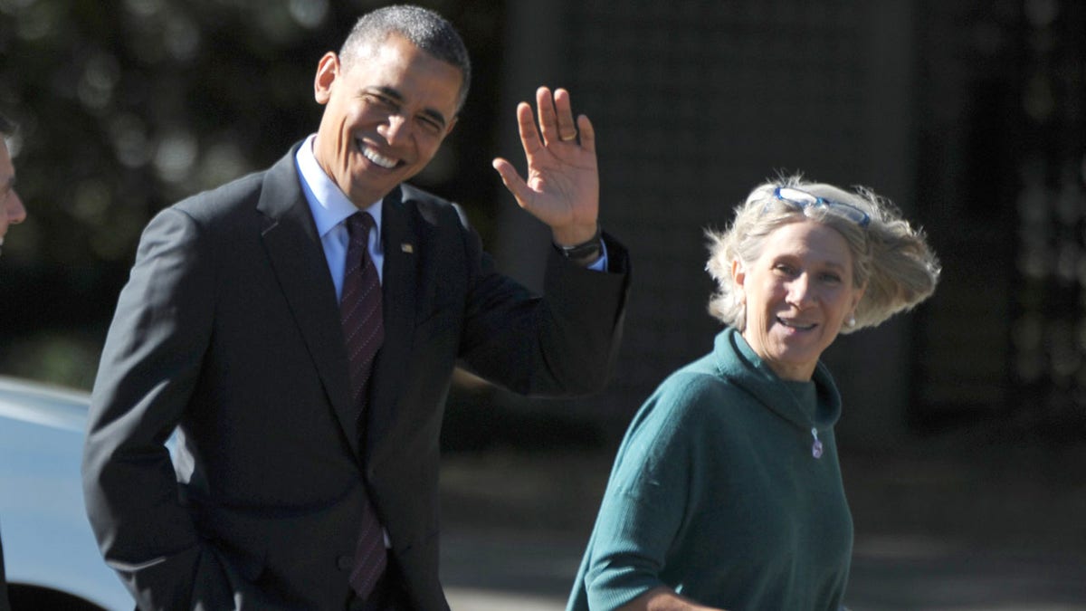 US President Barack Obama walks with Senior White House Advisor David Plouffe (L) and Anita Dunn to debate preparation at the Kingsmill Resort October16, 2012 in Williamsburg, Virginia. Obama will be heading to to Hofstra University in Hempstead, New York later in the day for the second presidential debate. 