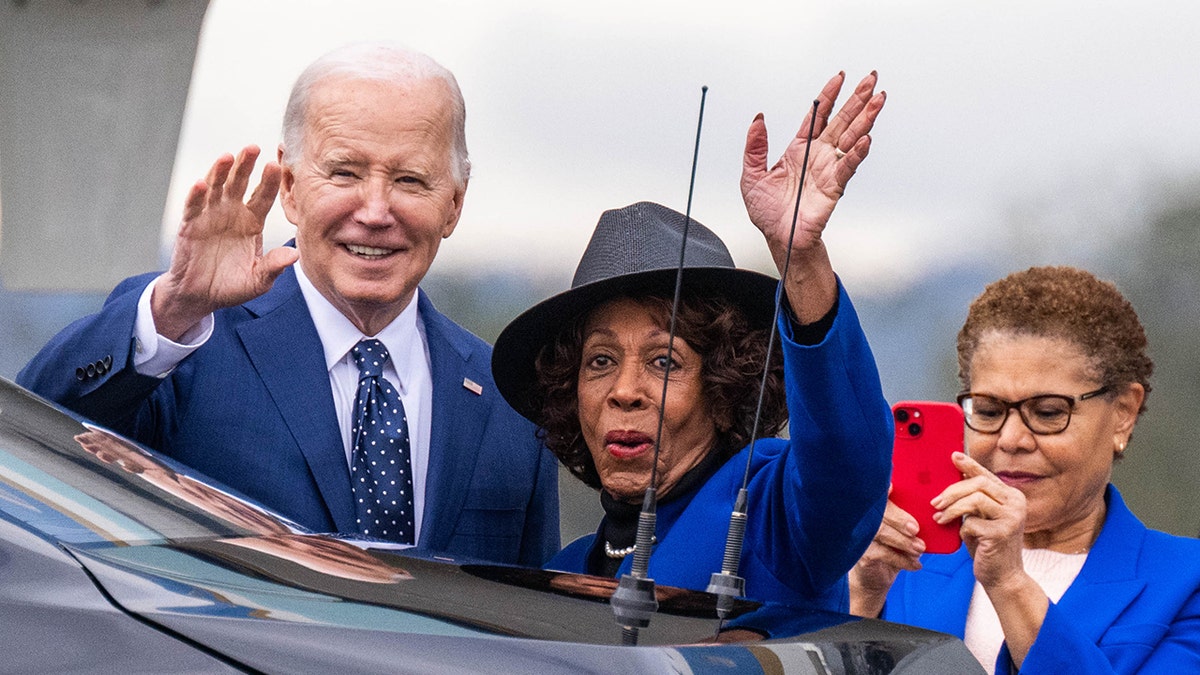 Maxine Waters, center, with President Biden and LA Mayor Karen Bass