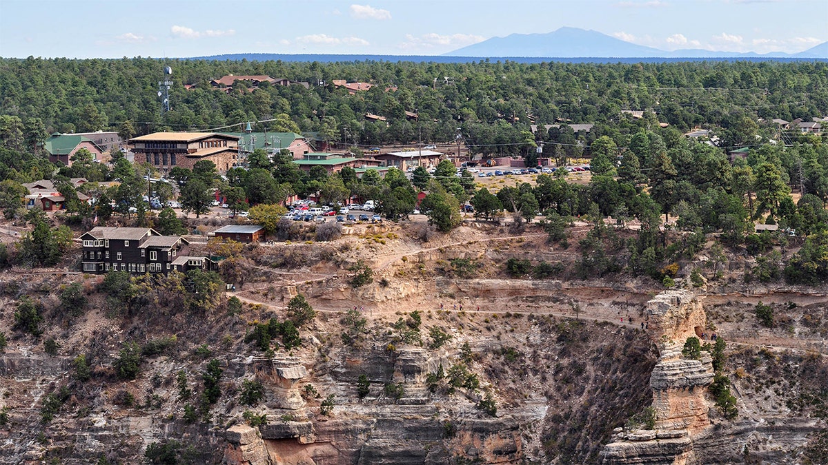 Bright-Angel-Trail-Grand-Canyon