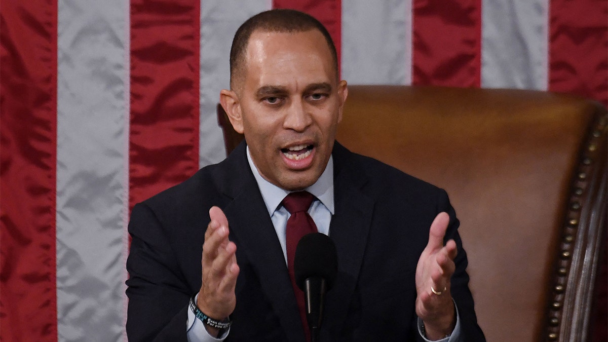 Minority Leader Hakeem Jeffries delivers speech after Kevin McCarthy elected speaker