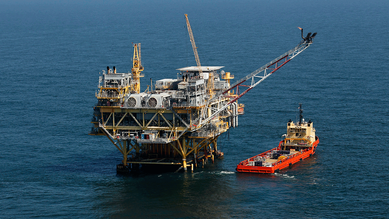 Rig and supply vessel