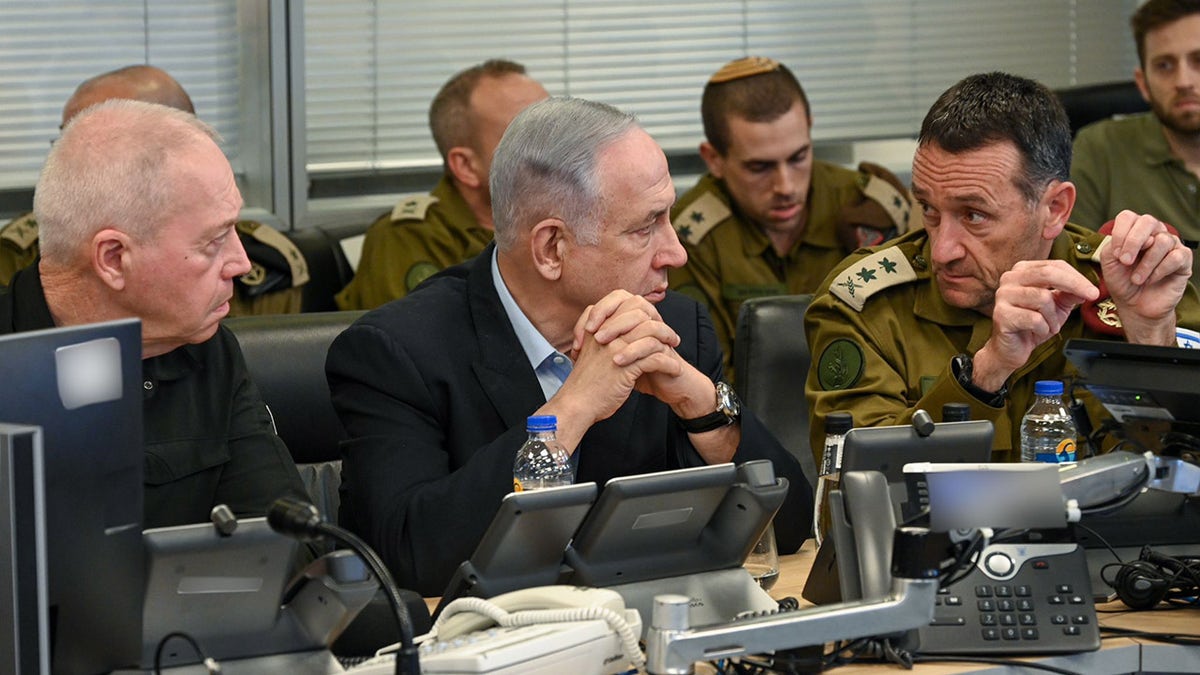 Netanyahu speaks with Defense minister