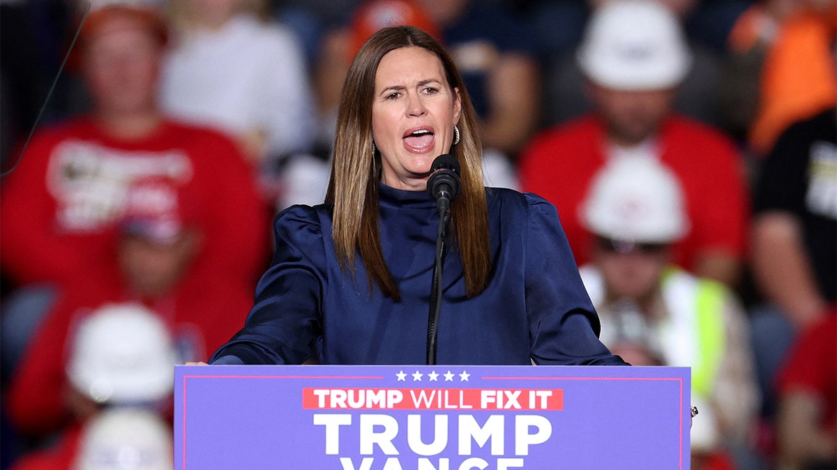 Gov. Sarah Sanders at lectern at Trump rally