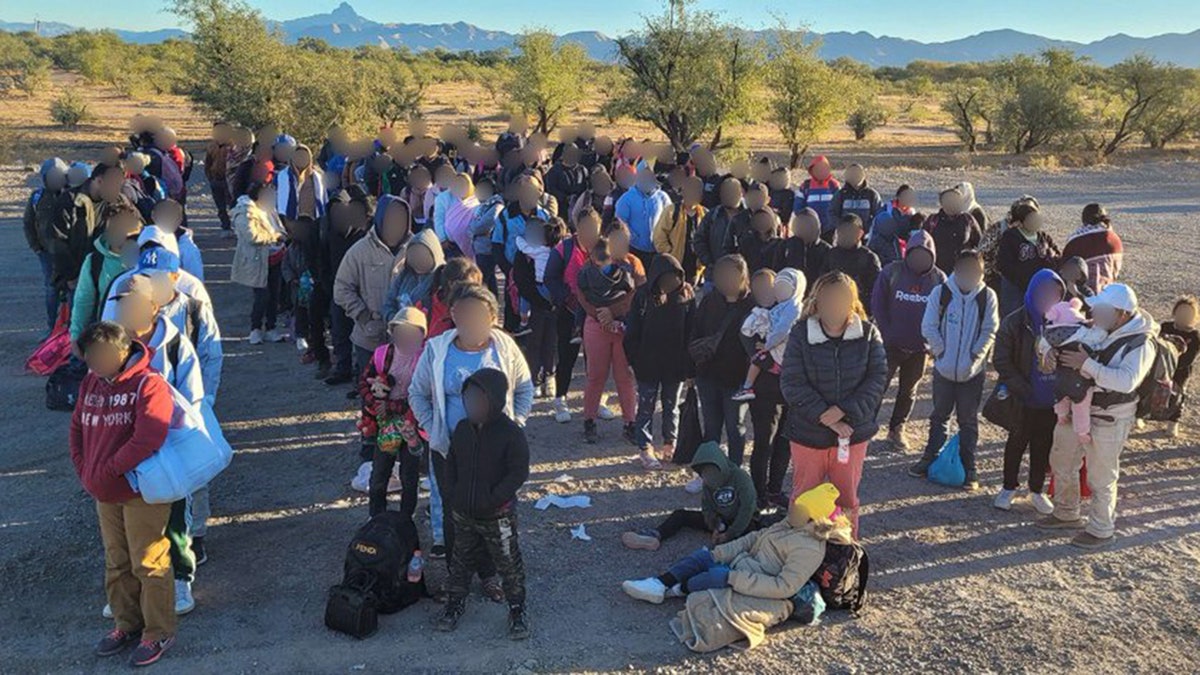 Border Arizona migrants