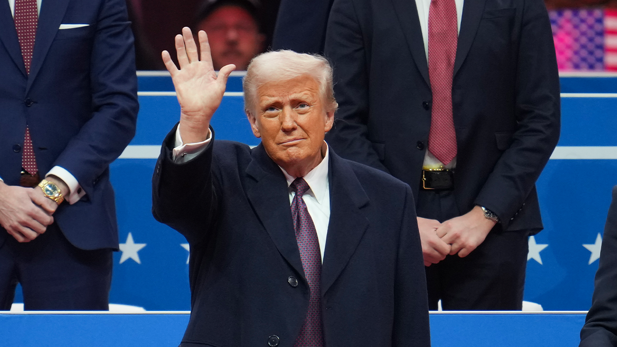 Donald Trump waving