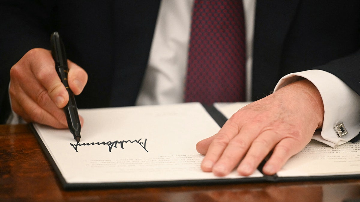 Trump signs an executive order