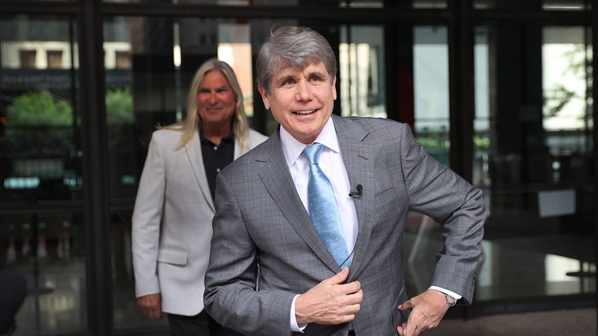 Blagojevich leaves court in Chicago 