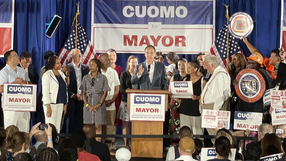 Cuomo speaking to supporters