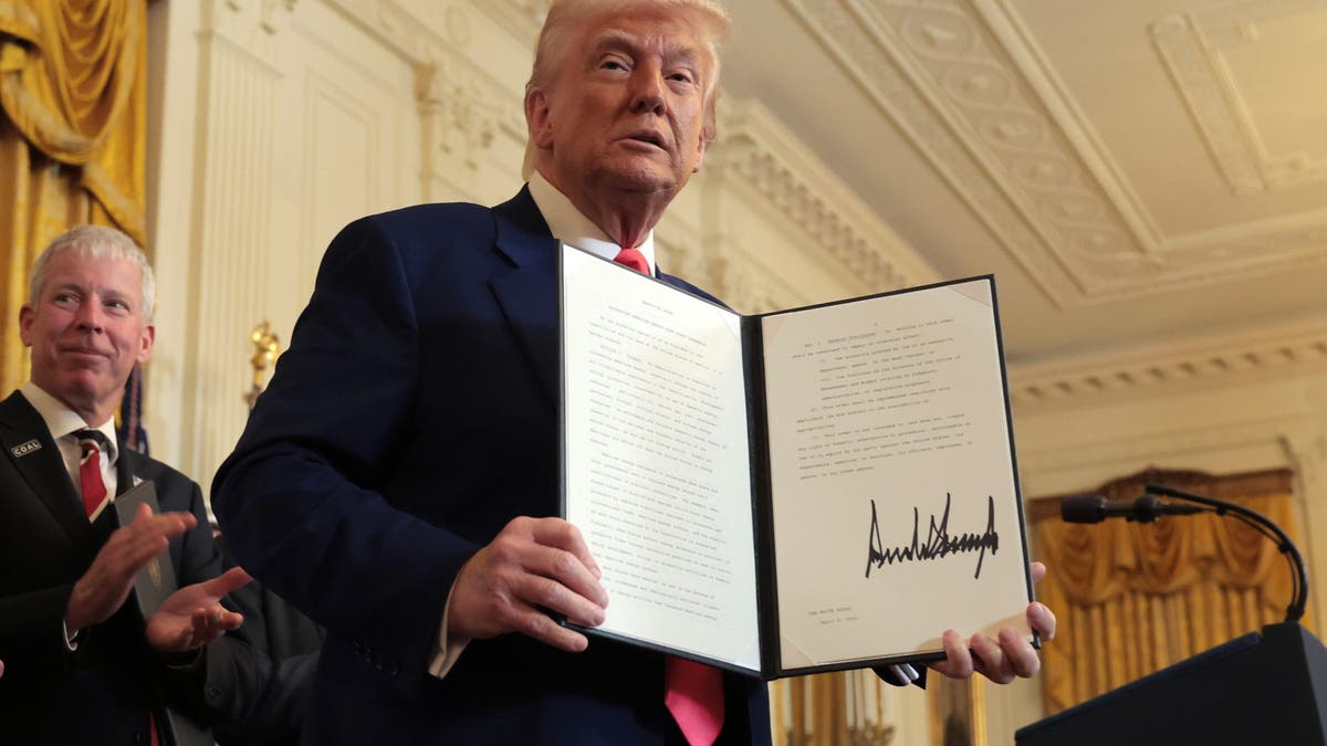 Trump signs EO