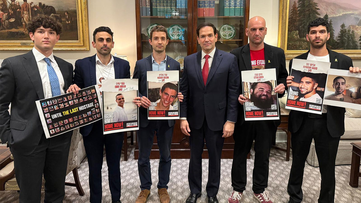Rubio with relatives of Hamas hostages