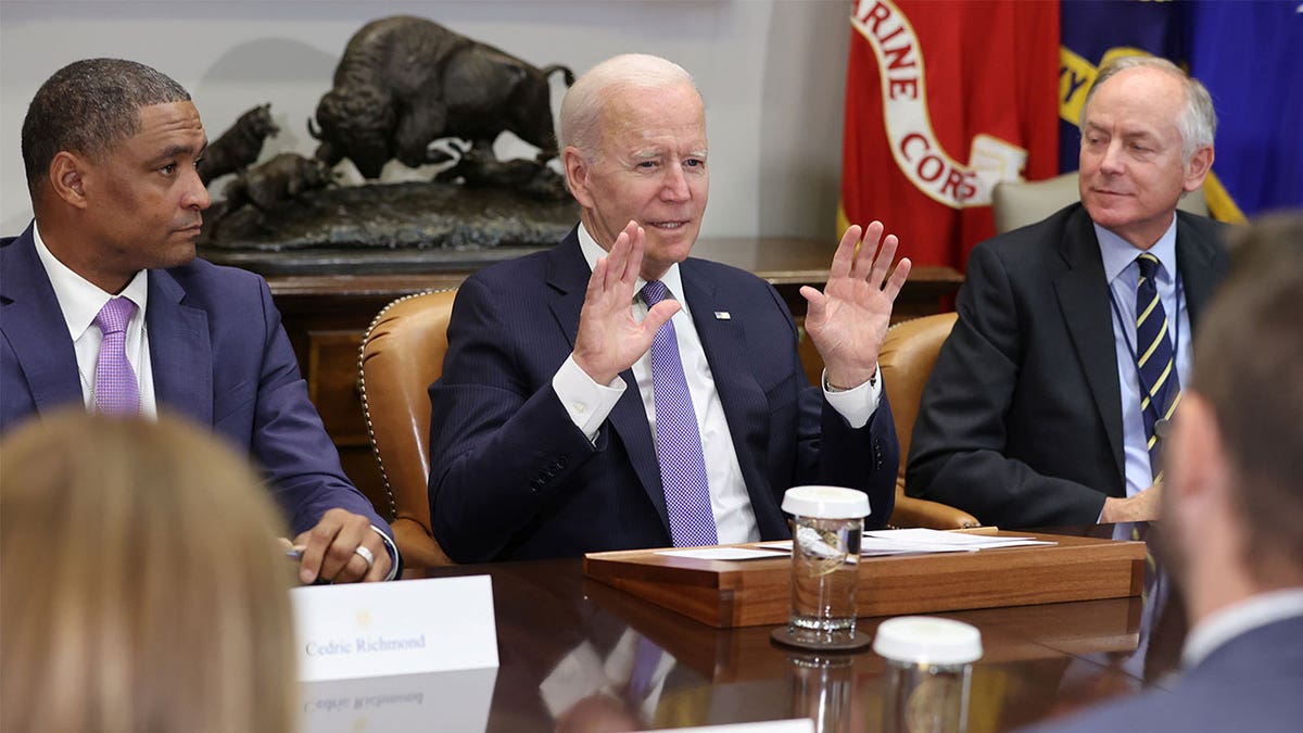 Steve Richetti being sworn in