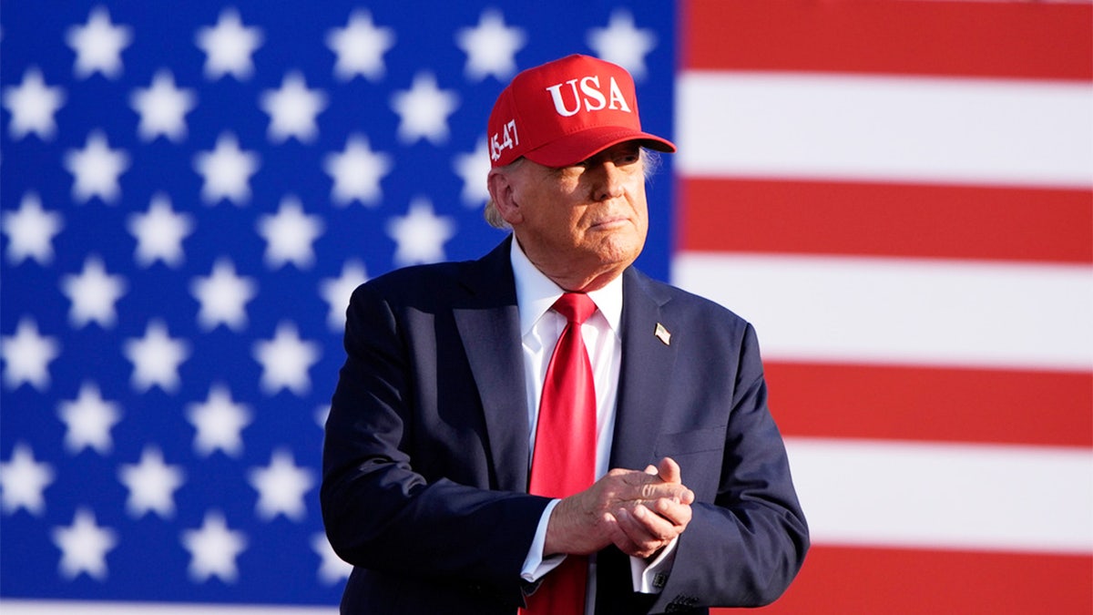 Trump in front of American flag