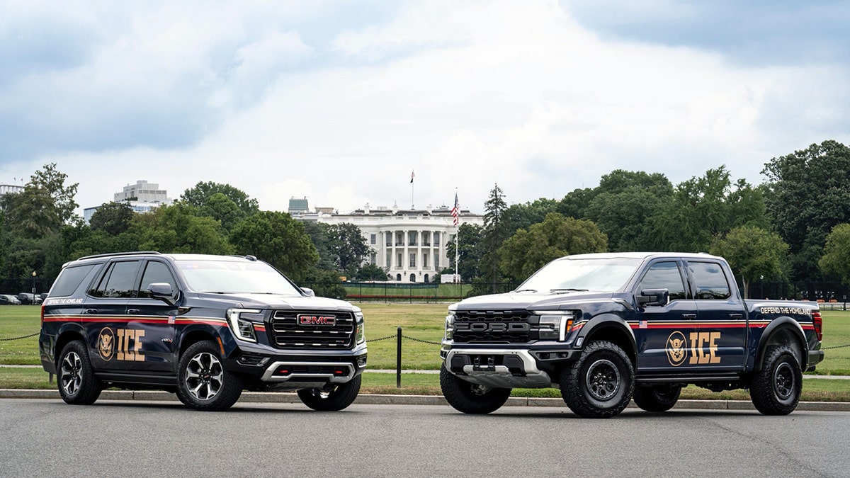 ICE vehicles in front of White House