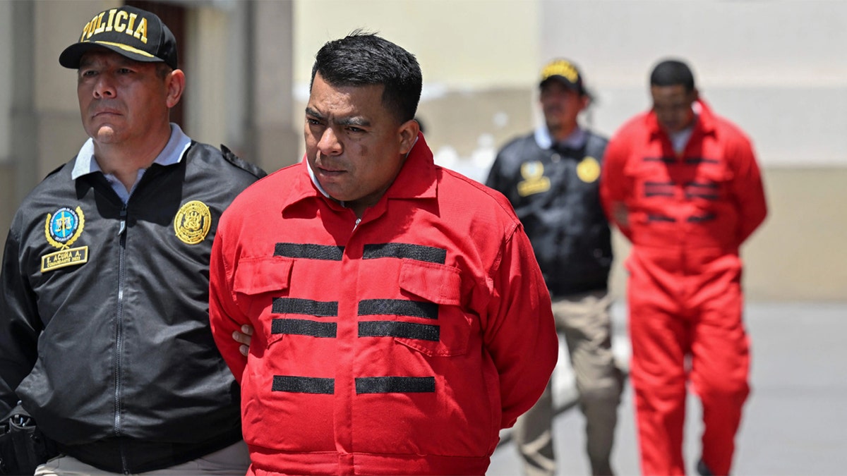 Peruvian police transferring inmate