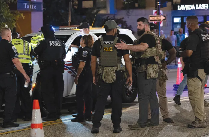 Federal law enforcement officers at a checkpoint on 14th Street in Washington, D.C. on Aug. 13. (Graeme Jennings/Washington Examiner)