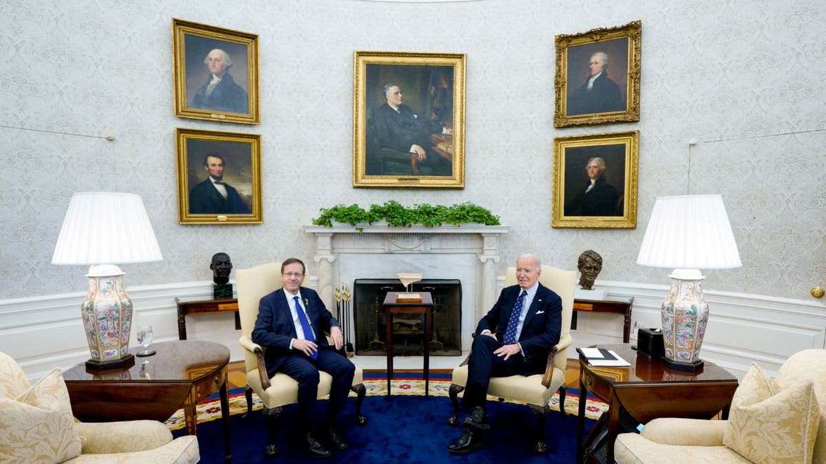 A view of a bilateral meeting in the Oval Office