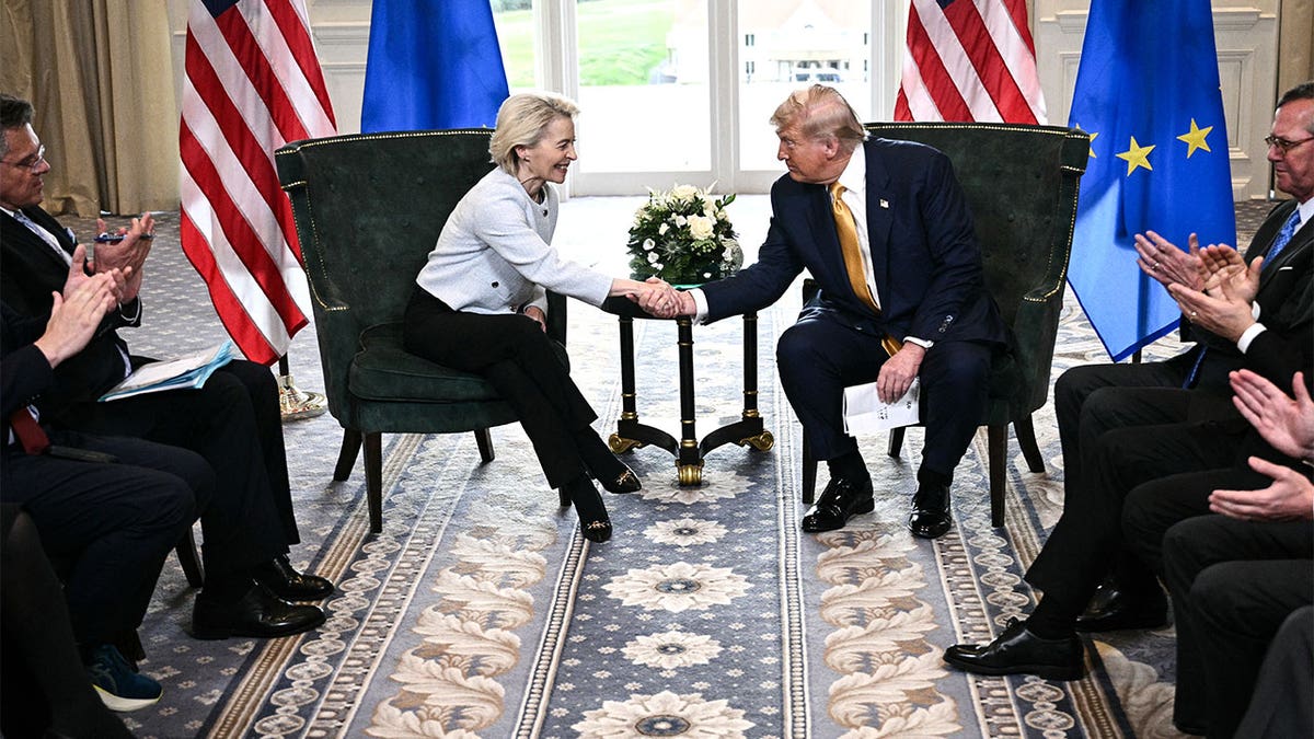 Trump, right, with Ursula von der Leyen, left