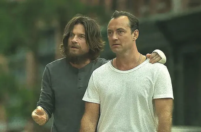 Jason Bateman and Jude Law in Black Rabbit. (Netflix)