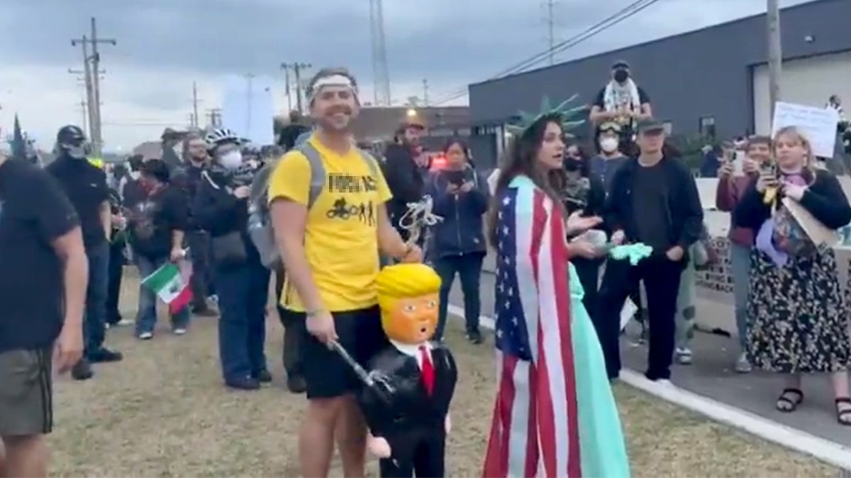 Trump piñata at "No Kings" rally near Chicago