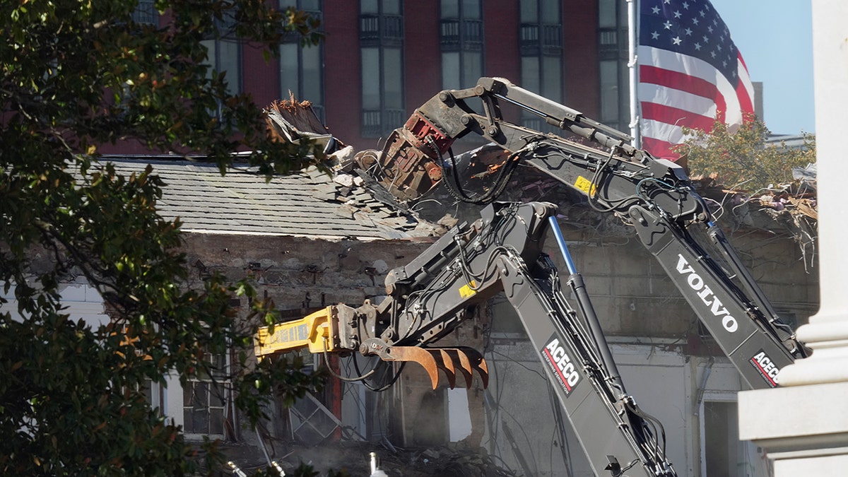 Demolition of East Wing for new White House ballroom