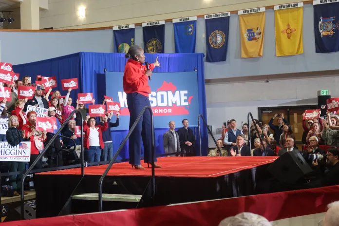 Gov. Glenn Youngkin applauds as Lt. Gov. Winsome Earle-Sears speaks at a campaign event on Nov. 1, 2025. (Samantha-Jo Roth, Washington Examiner).
