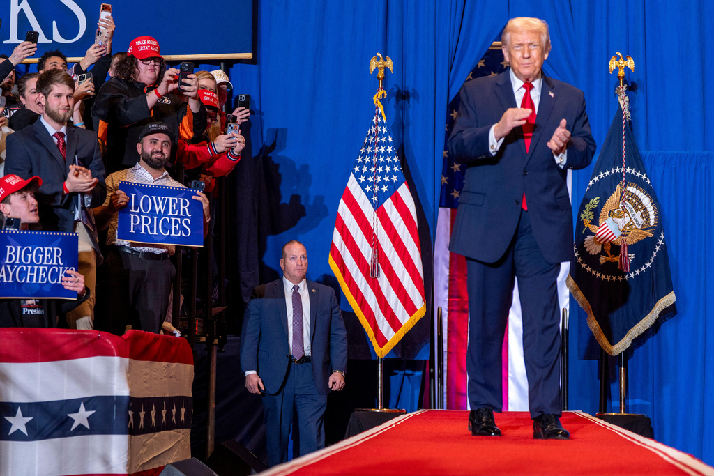 U.S. Secret Service Special Agent in Charge John Bush and President Donald Trump.