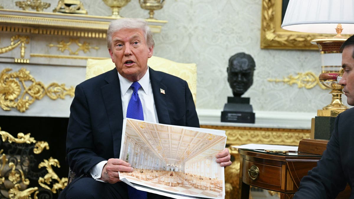 Trump shows off photo of planned ballroom