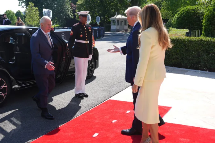 President Donald Trump and first lady Melania Trump greet Britain's King Charles III and Queen Camilla as they arrive at the White House, Monday, April 27, 2026, in Washington