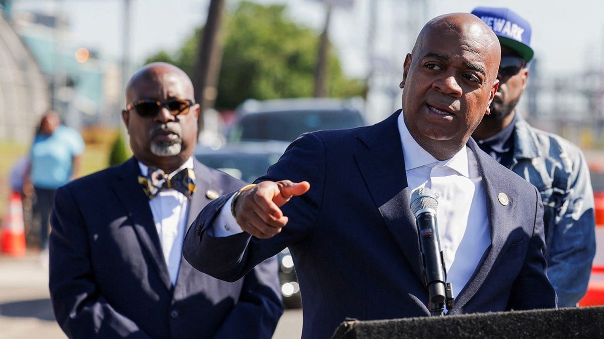 Newark Mayor Ras Baraka speaking outside Delaney Hall detention center