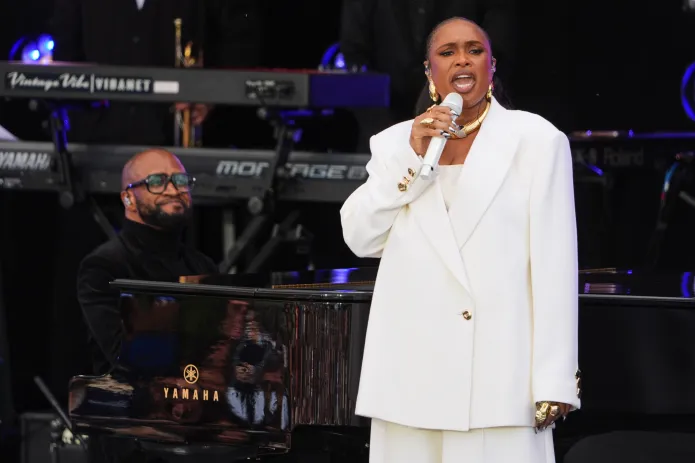 Jennifer Hudson singing