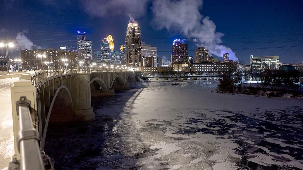 Minneapolis skyline twin cities