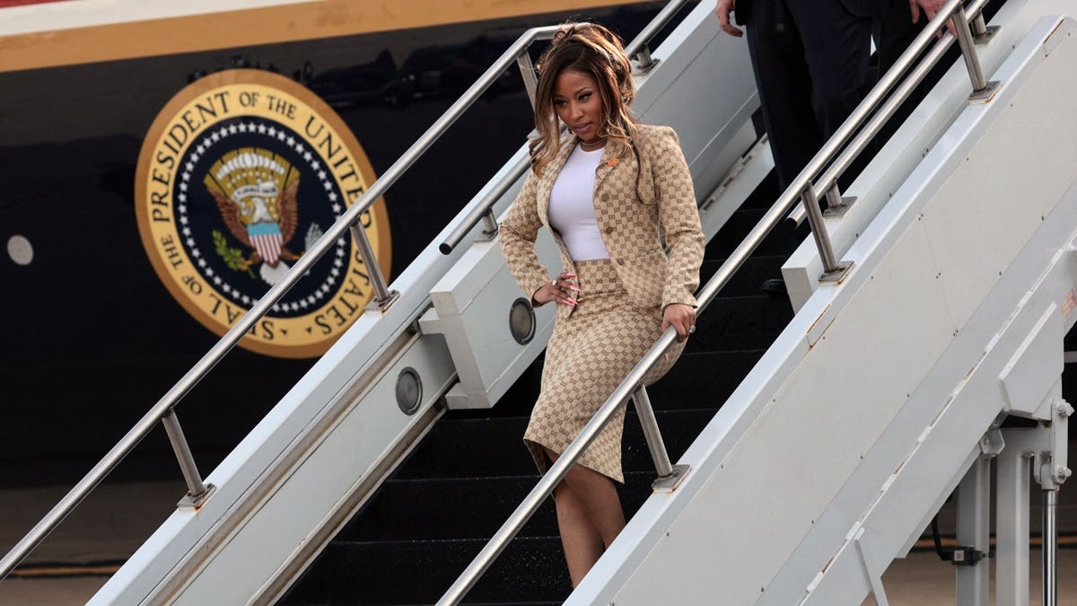 Rapper Nicki Minaj exits Air Force One